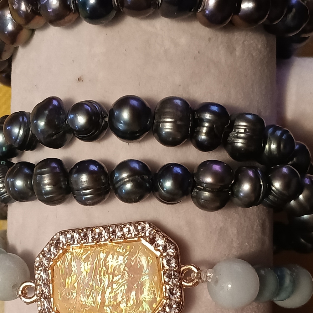 1 Natural mikimoto Black pearl stretch bracelet